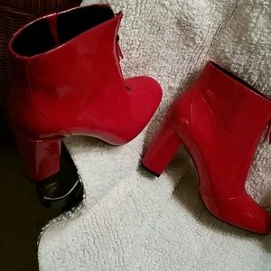 Tahari  Red (new) size 6.5 ankle boot